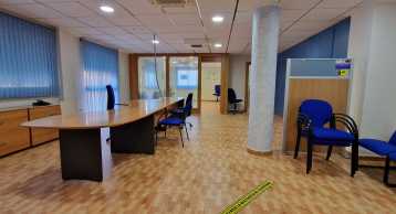 Venta Local Oficina En La Ceramica Amueblado